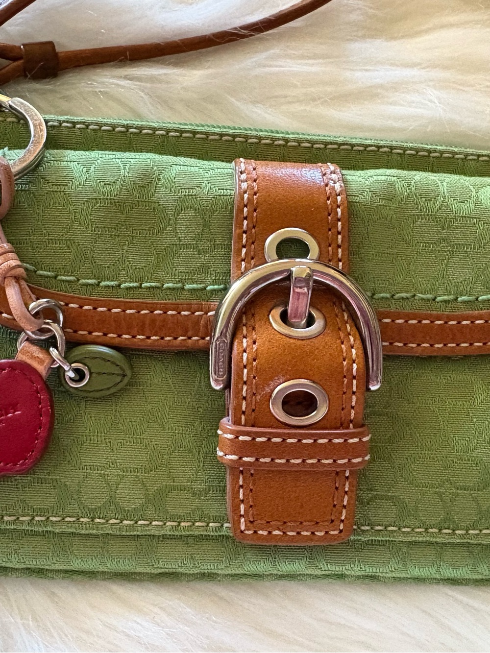 VINTAGE COACH Y2K GREEN SIGNATURE C SOHO JACQUARD AND LEATHER WRISTLET & KEYFOB - Picture 2 of 14